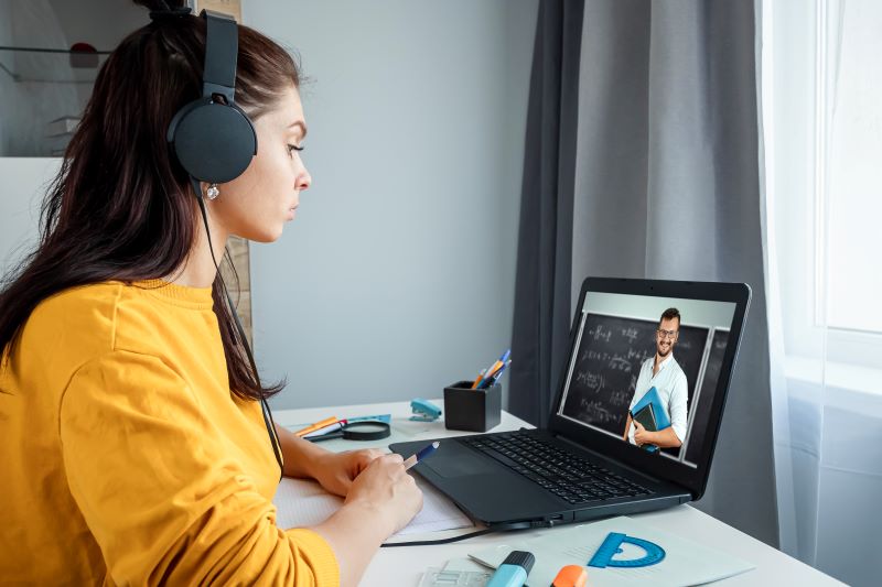 hoc-truc-tuyen-nay-don-gian-va-hieu-qua-hon-voi-vfi-meet