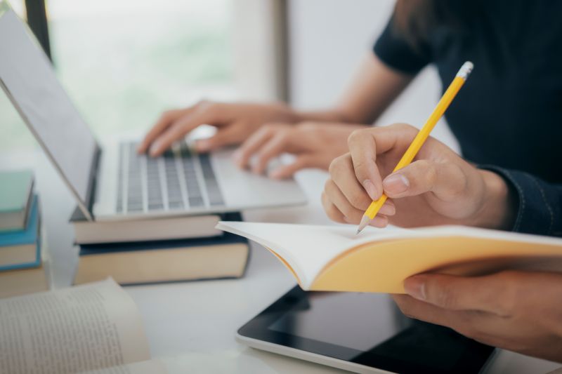 3-bi-quyet-hoc-tap-hieu-qua-hoc-thong-minh-khong-hoc-cat-luc