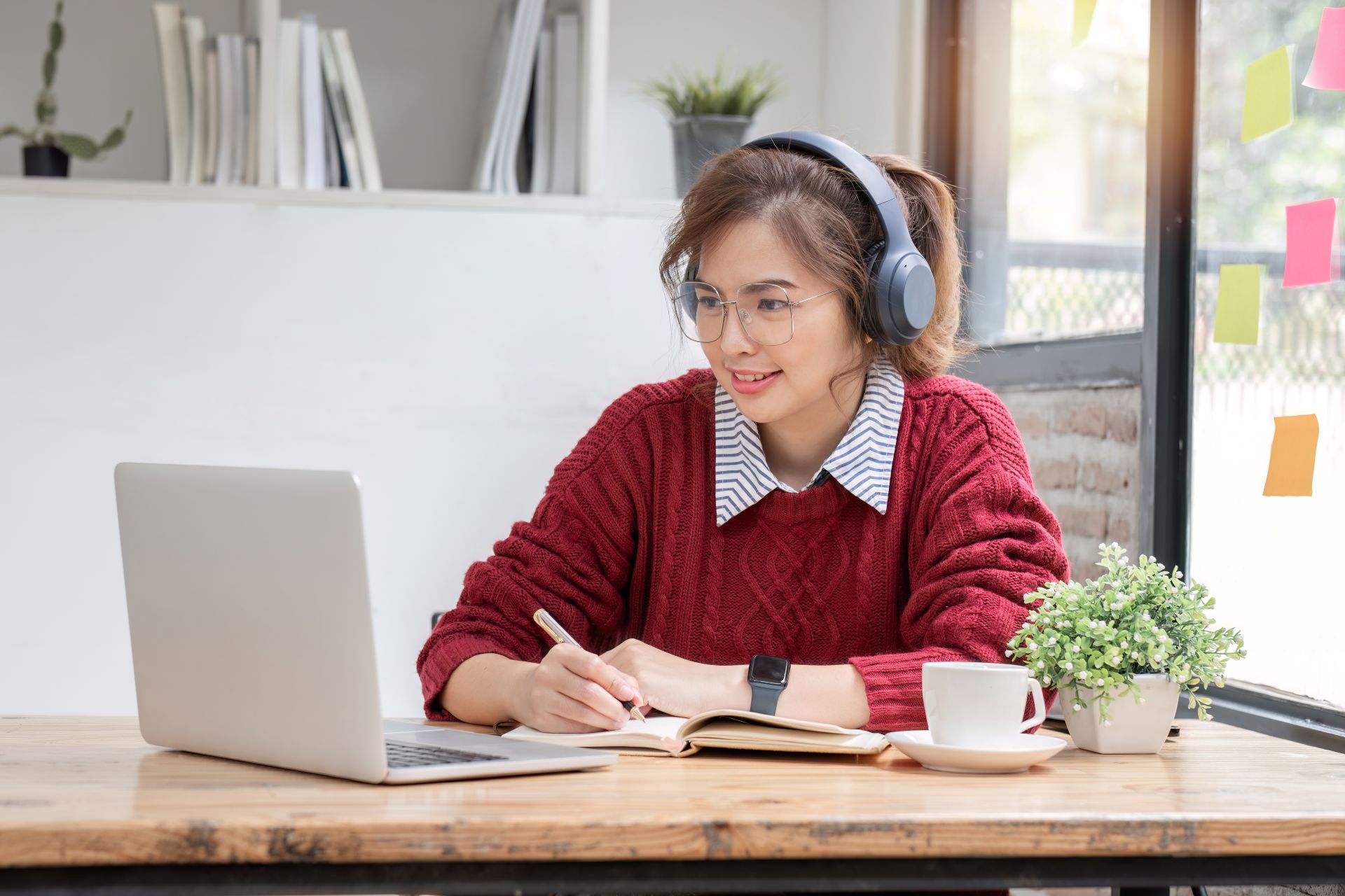 asian-female-student-study-online-class-study-online-wearing-headphones-watching-video-call-zooming-happy-asian-female-learning-language-online-with-computer-laptop