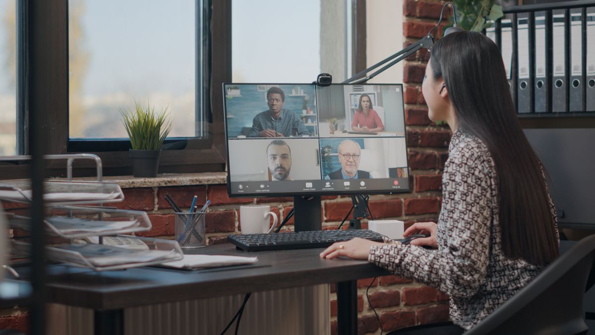 employee-talking-workmates-online-video-call-meeting-discuss-business-project-woman-using-remote-teleconference-computer-with-colleagues-video-conference-webcam